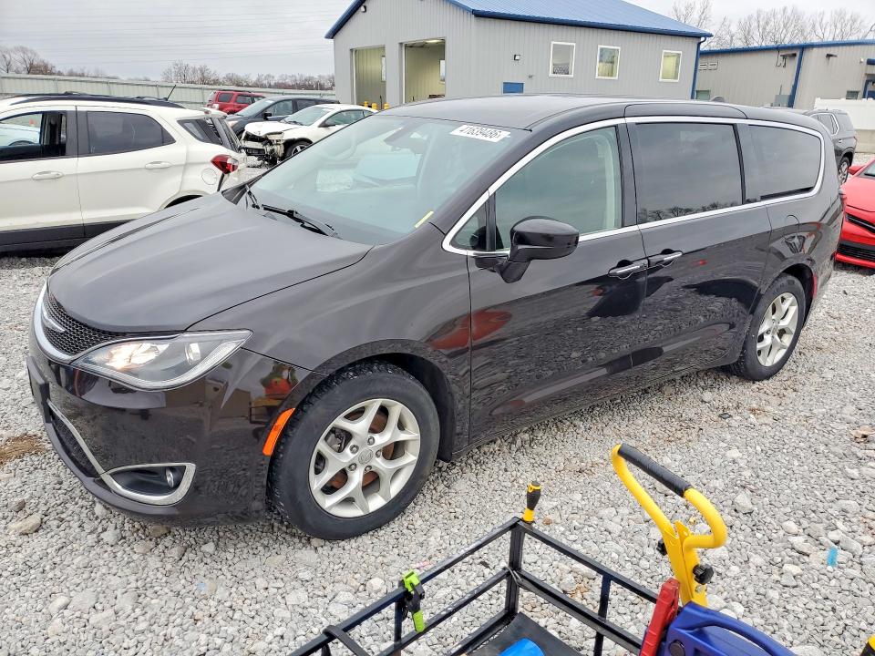 41639486 :رقم المزاد ، 2C4RC1FG0JR172318 vin ، 2018 Chrysler Pacifica مزاد بيع