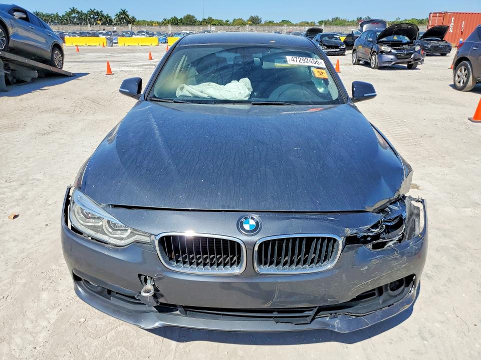 47292456 :رقم المزاد ، WBA8A9C59JAH13387 vin ، 2018 Bmw 320 مزاد بيع