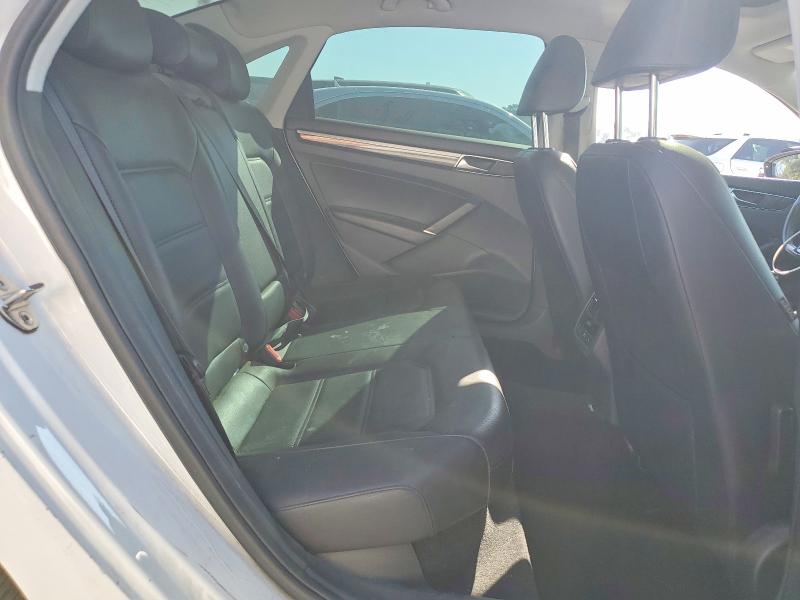 47213216 :رقم المزاد ، 1VWBA7A33JC023406 vin ، 2018 Volkswagen Passat مزاد بيع
