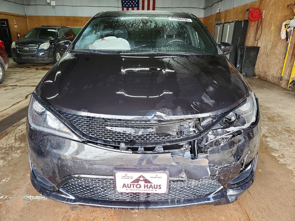 47604796 :رقم المزاد ، 2C4RC1FG4KR531851 vin ، 2019 Chrysler Pacifica مزاد بيع