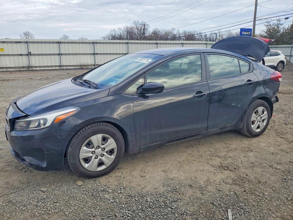45801776 :رقم المزاد ، 3KPFK4A77JE272786 vin ، 2018 Kia Forte مزاد بيع