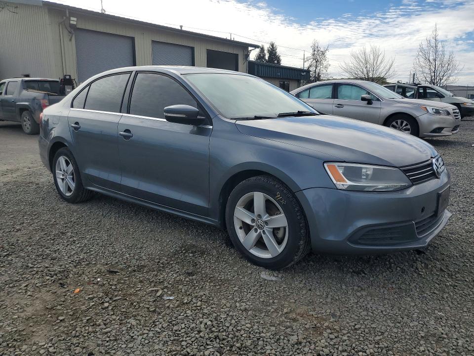 46882346 :رقم المزاد ، 3VWLL7AJ1EM378625 vin ، 2014 Volkswagen Jetta مزاد بيع