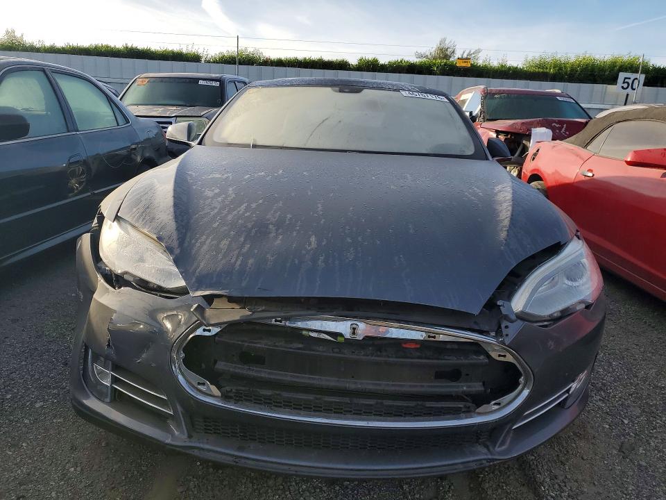 2013 Tesla Model S მანქანა იყიდება აუქციონზე, vin: 5YJSA1CP5DFP19711, აუქციონის ნომერი: 46767176