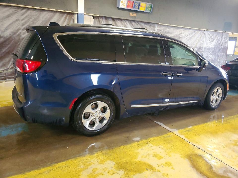 77240995 :رقم المزاد ، 2C4RC1N7XJR183733 vin ، 2018 Chrysler Pacifica مزاد بيع
