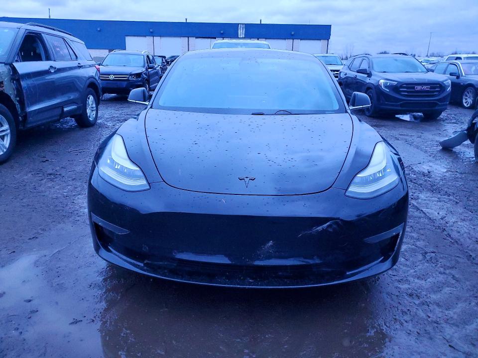 46042266 :رقم المزاد ، 5YJ3E1EB6KF418064 vin ، 2019 Tesla Model 3 مزاد بيع