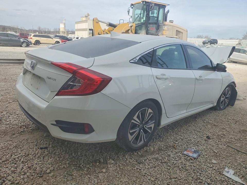 46500926 :رقم المزاد ، JHMFC1F30JX022337 vin ، 2018 Honda Civic مزاد بيع