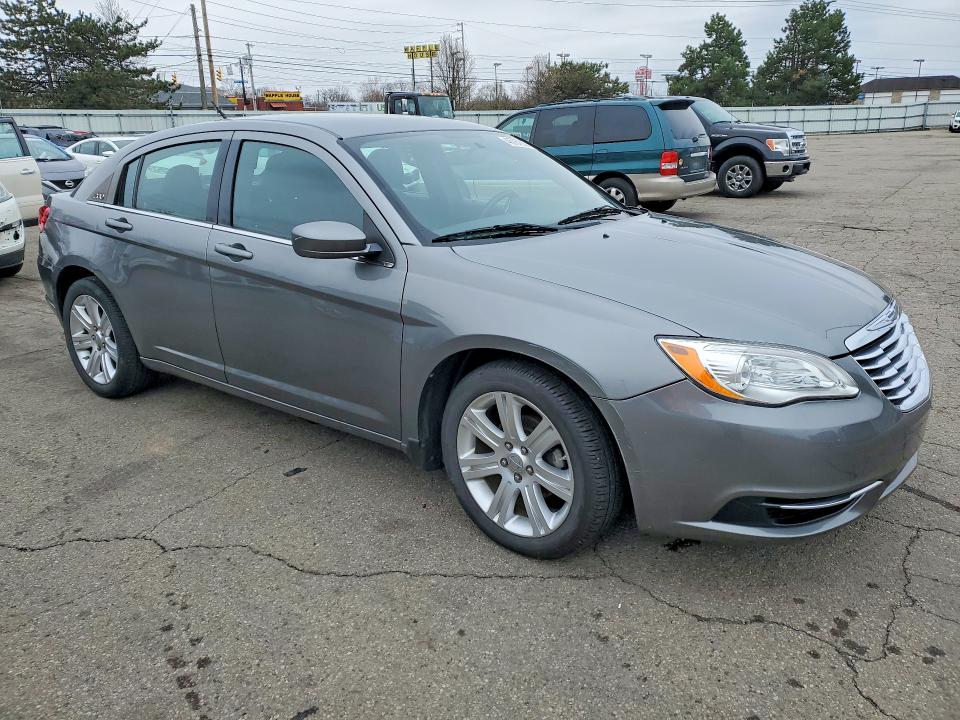 46767896 :رقم المزاد ، 1C3BC1FG9BN613061 vin ، 2011 Chrysler 200 مزاد بيع