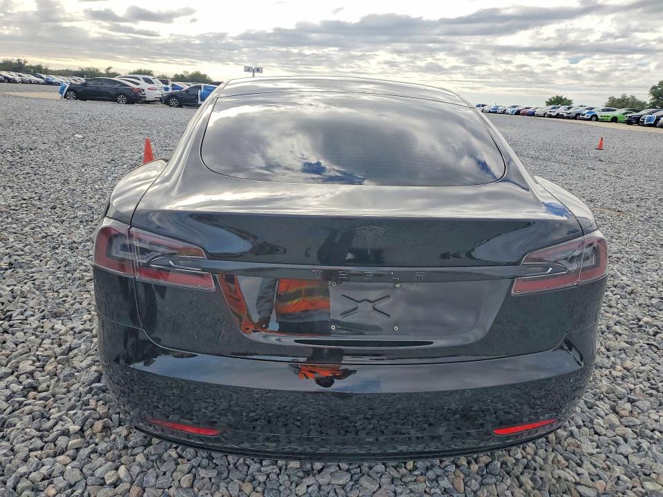 46538356 :رقم المزاد ، 5YJSA1E26LF412404 vin ، 2020 Tesla Model S مزاد بيع