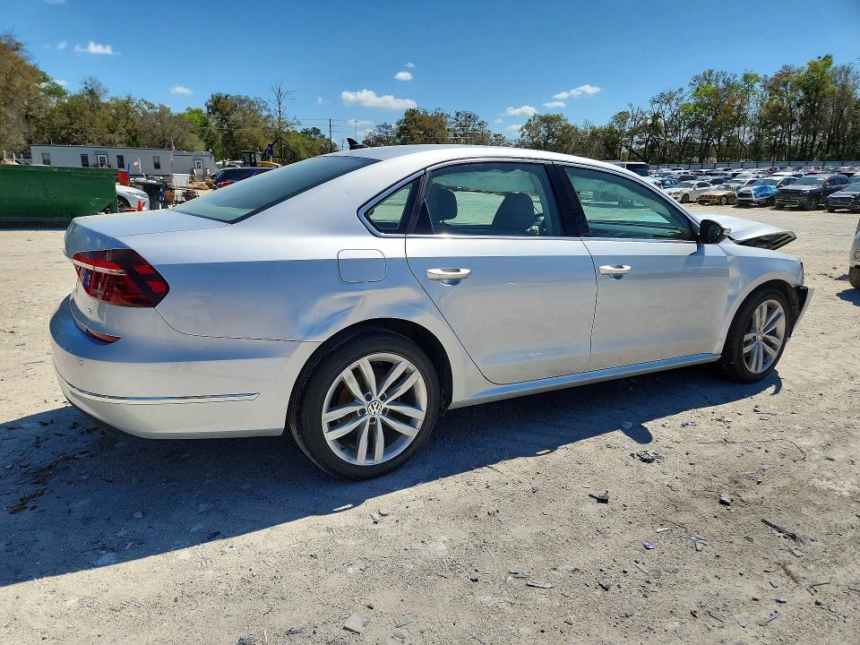 41945706 :رقم المزاد ، 1VWBA7A3XJC008045 vin ، 2018 Volkswagen Passat مزاد بيع