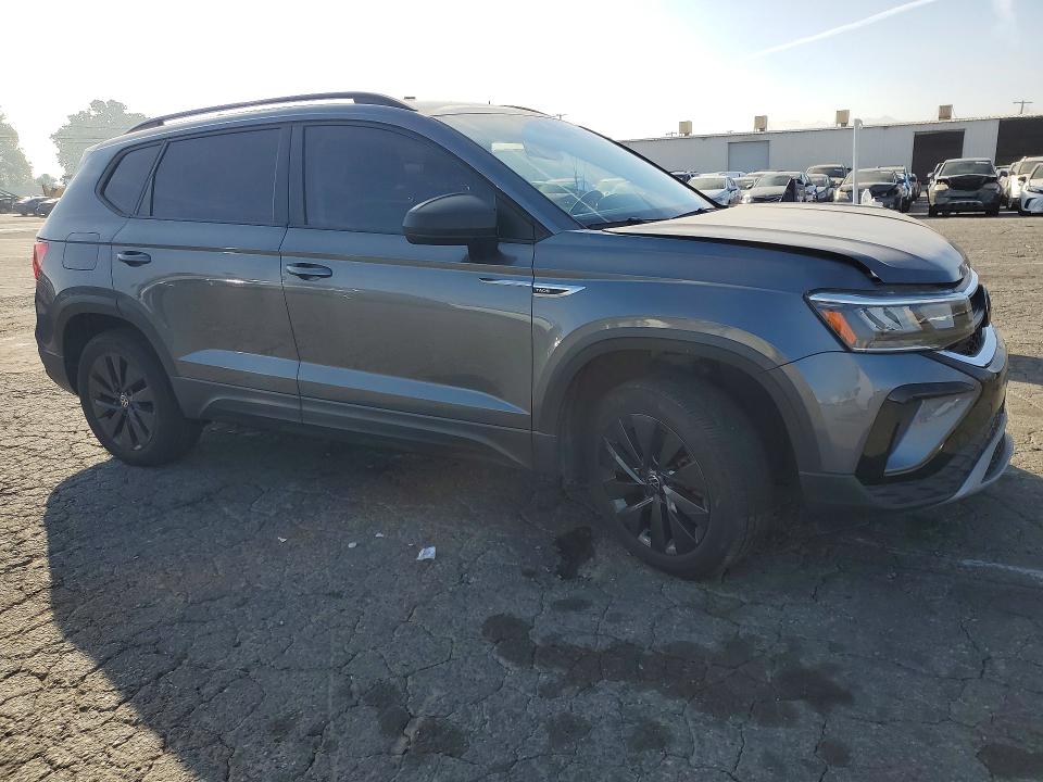 47375336 :رقم المزاد ، 3VVDX7B20NM076151 vin ، 2022 Volkswagen Taos مزاد بيع