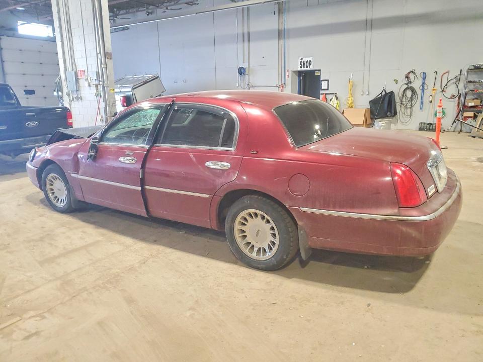 Продажа на аукционе авто 1999 Lincoln Town Car, vin: 1LNHM83W5XY680023, номер лота: 46904786