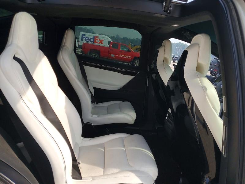 45672596 :رقم المزاد ، 5YJXCBE25GF022017 vin ، 2016 Tesla Model X مزاد بيع