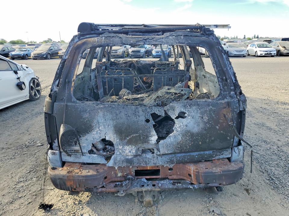 47111606 :رقم المزاد ، 3GNFK16Z05G156310 vin ، 2005 Chevrolet Suburban مزاد بيع
