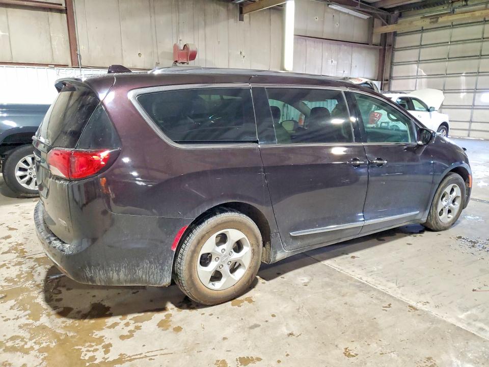 2017 Chrysler Pacifica მანქანა იყიდება აუქციონზე, vin: 2C4RC1EG0HR752597, აუქციონის ნომერი: 46183186
