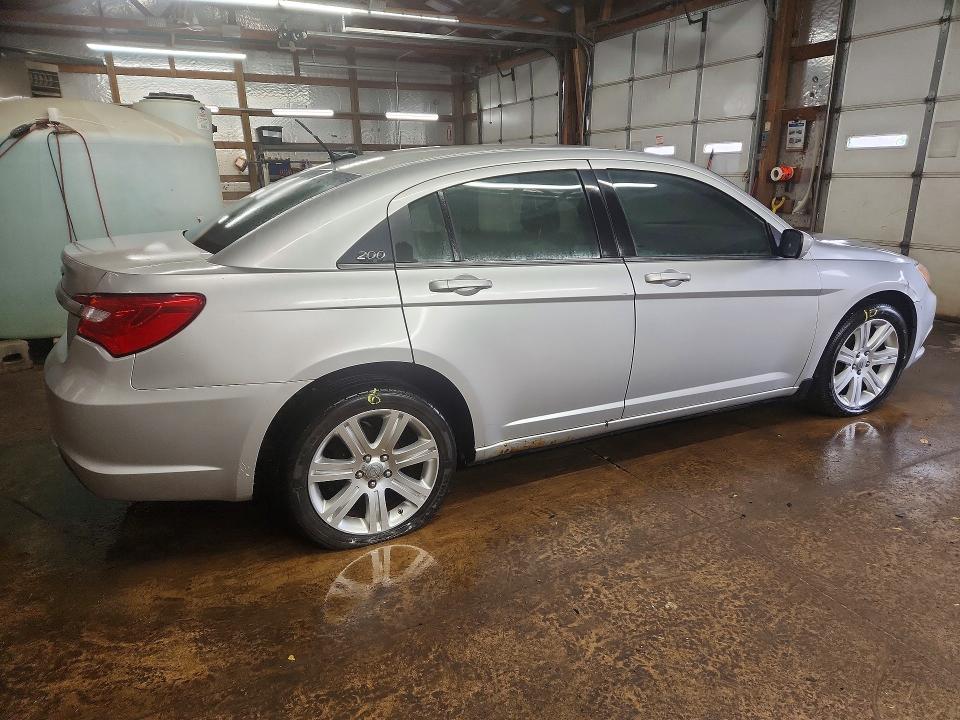 79826935 :رقم المزاد ، 1C3BC1FB6BN562364 vin ، 2011 Chrysler 200 مزاد بيع