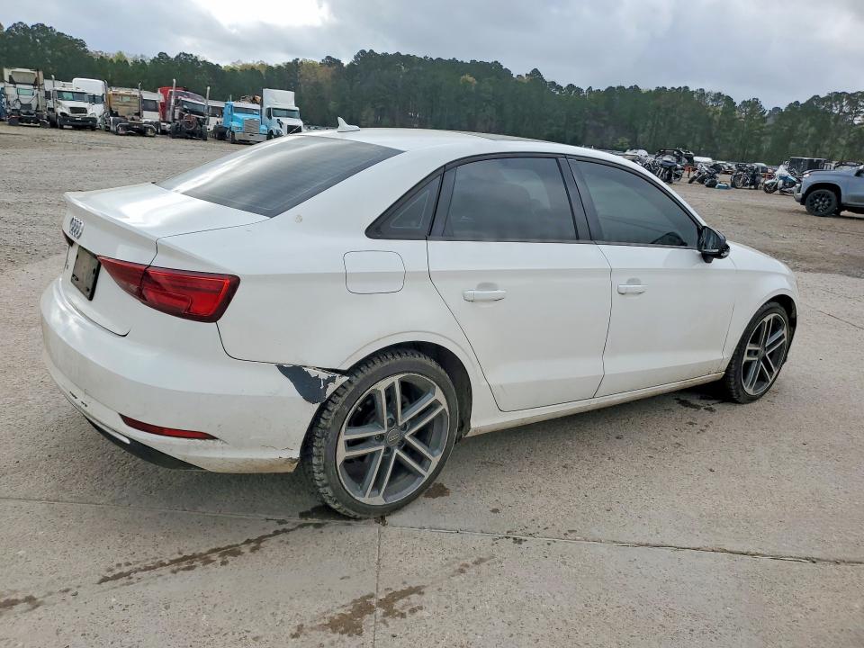 45511046 :رقم المزاد ، WAUAUGFF3H1026799 vin ، 2017 Audi A3 مزاد بيع
