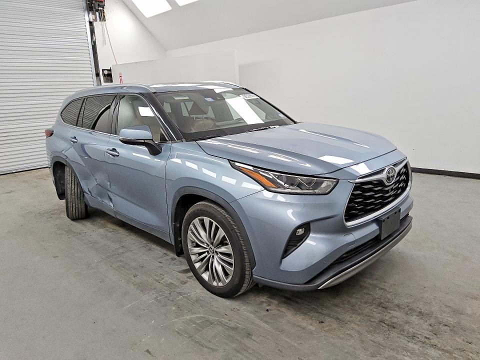 76465285 :رقم المزاد ، 5TDFZRBH1NS215737 vin ، 2022 Toyota Highlander مزاد بيع