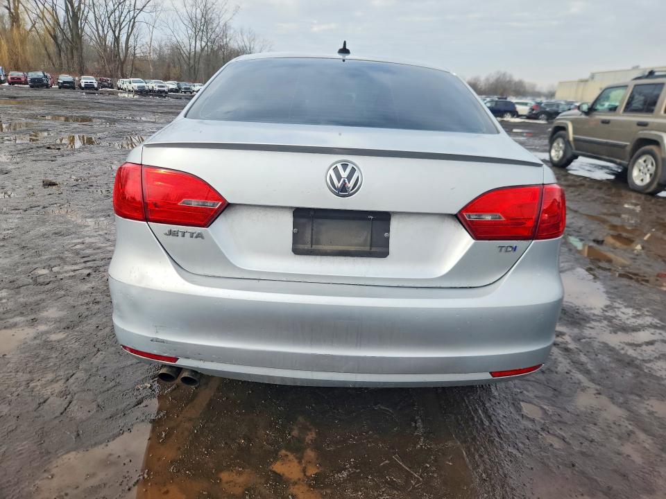 41916866 :رقم المزاد ، 3VWLL7AJ7CM323674 vin ، 2012 Volkswagen Jetta مزاد بيع