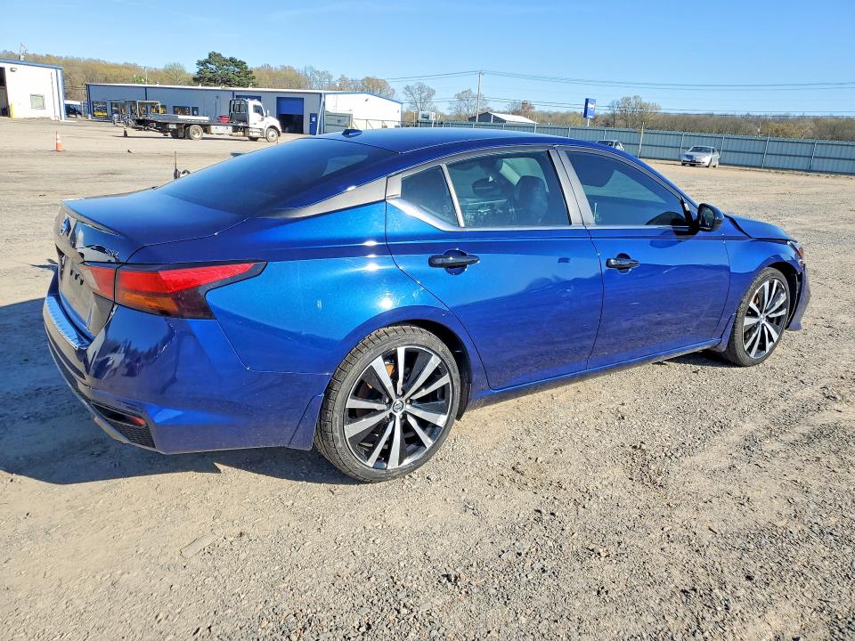 41839756 :رقم المزاد ، 1N4BL4CV4NN327466 vin ، 2022 Nissan Altima مزاد بيع