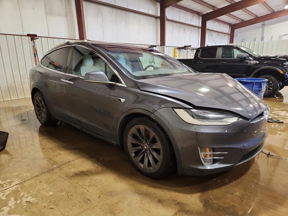 46613306 :رقم المزاد ، 5YJXCDE26JF132416 vin ، 2018 Tesla Model X مزاد بيع