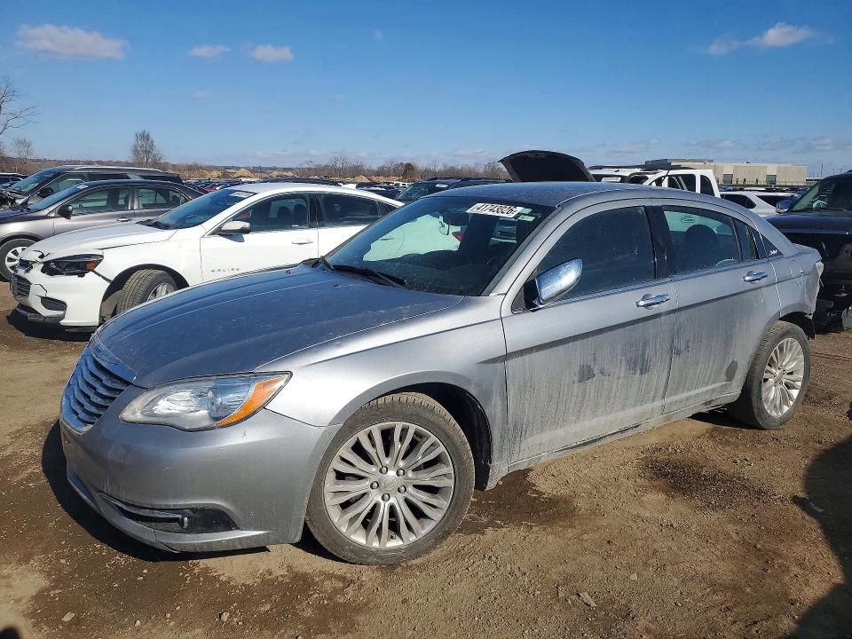 41743026 :رقم المزاد ، 1C3CCBCG6DN739296 vin ، 2013 Chrysler 200 مزاد بيع