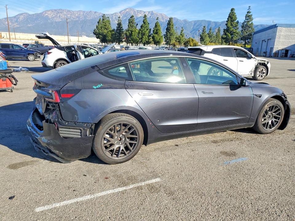45982916 :رقم المزاد ، 5YJ3E1EB3SF985901 vin ، 2025 Tesla Model 3 مزاد بيع