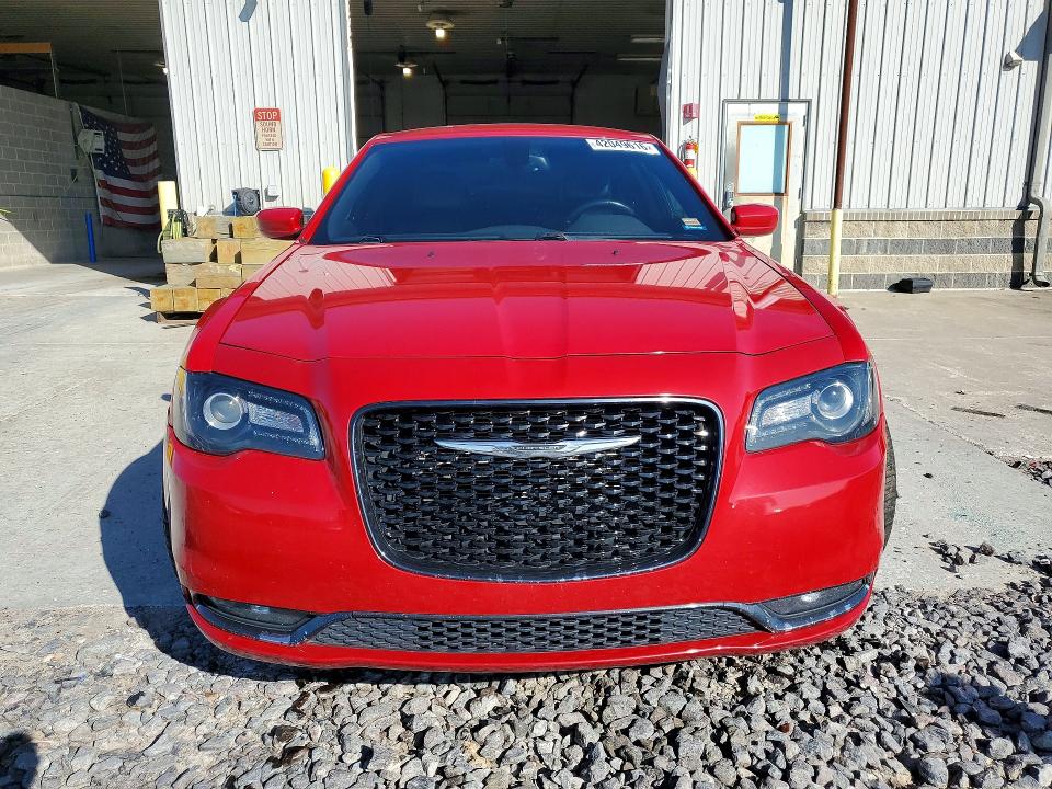 Продажа на аукционе авто 2015 Chrysler 300, vin: 2C3CCAGG2FH927880, номер лота: 42049616