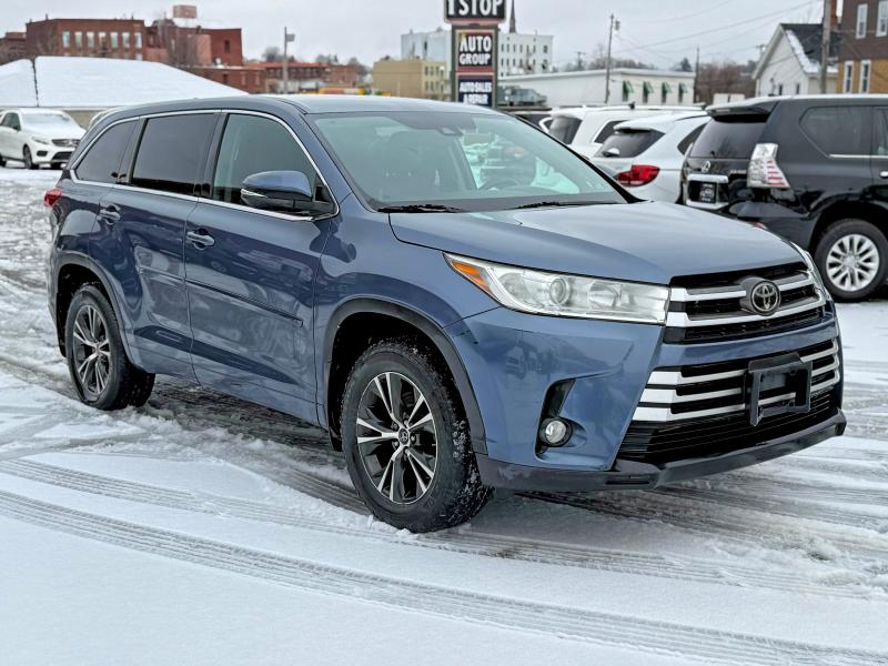 45568616 :رقم المزاد ، 5TDBZRFH5JS910676 vin ، 2018 Toyota Highlander مزاد بيع
