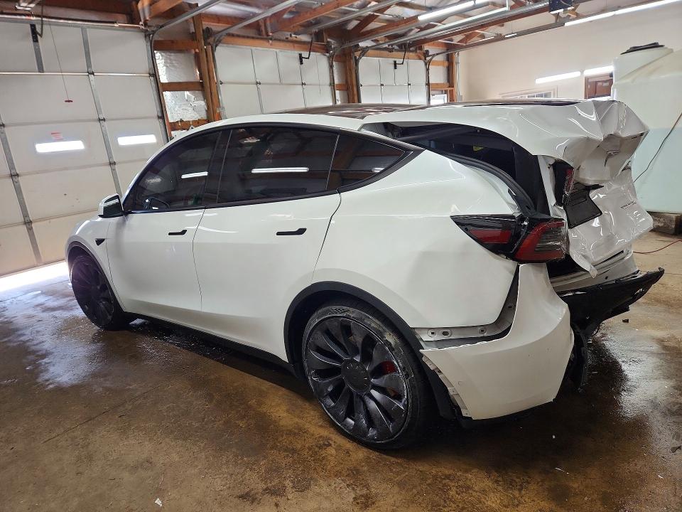 47082656 :رقم المزاد ، 7SAYGDEF9NF372094 vin ، 2022 Tesla Model Y مزاد بيع