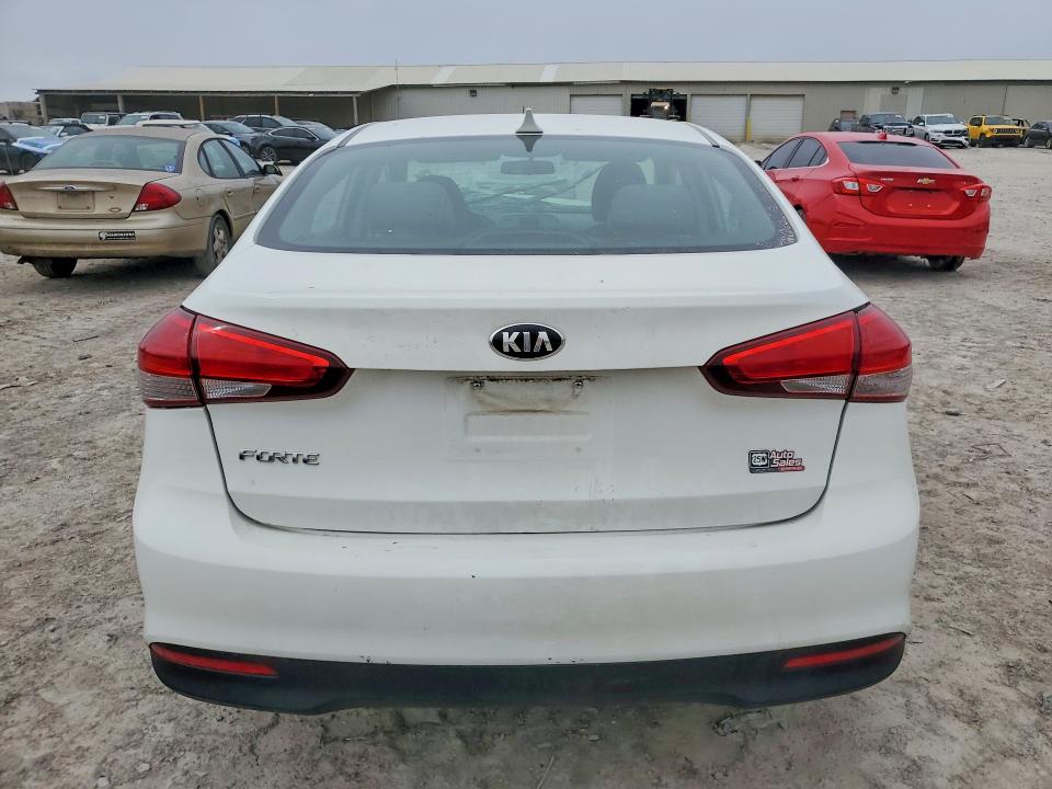 45676846 :رقم المزاد ، 3KPFK4A71JE202412 vin ، 2018 Kia Forte مزاد بيع