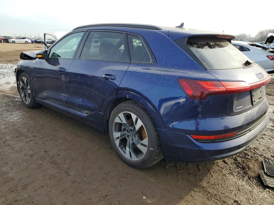 46537936 :رقم المزاد ، WA1AAAGE9NB009732 vin ، 2022 Audi E-tron مزاد بيع