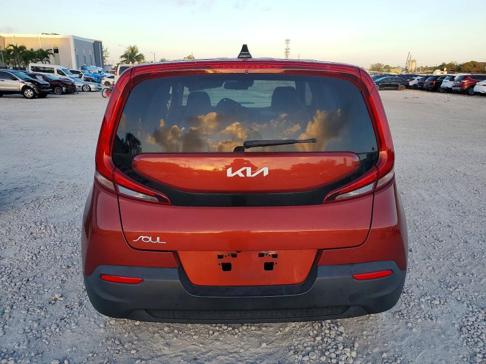 2022 Kia Soul მანქანა იყიდება აუქციონზე, vin: KNDJ23AU0N7807327, აუქციონის ნომერი: 45617426