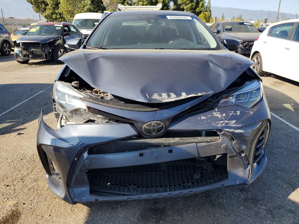 47650436 :رقم المزاد ، 5YFBURHEXJP758565 vin ، 2018 Toyota Corolla مزاد بيع