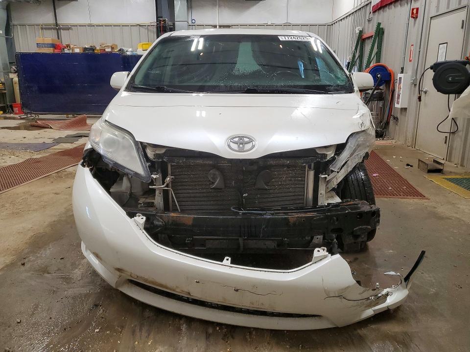Aukcja sprzedaży 2015 Toyota Sienna, vin: 5TDDK3DC5FS097820, numer aukcji: 77242625