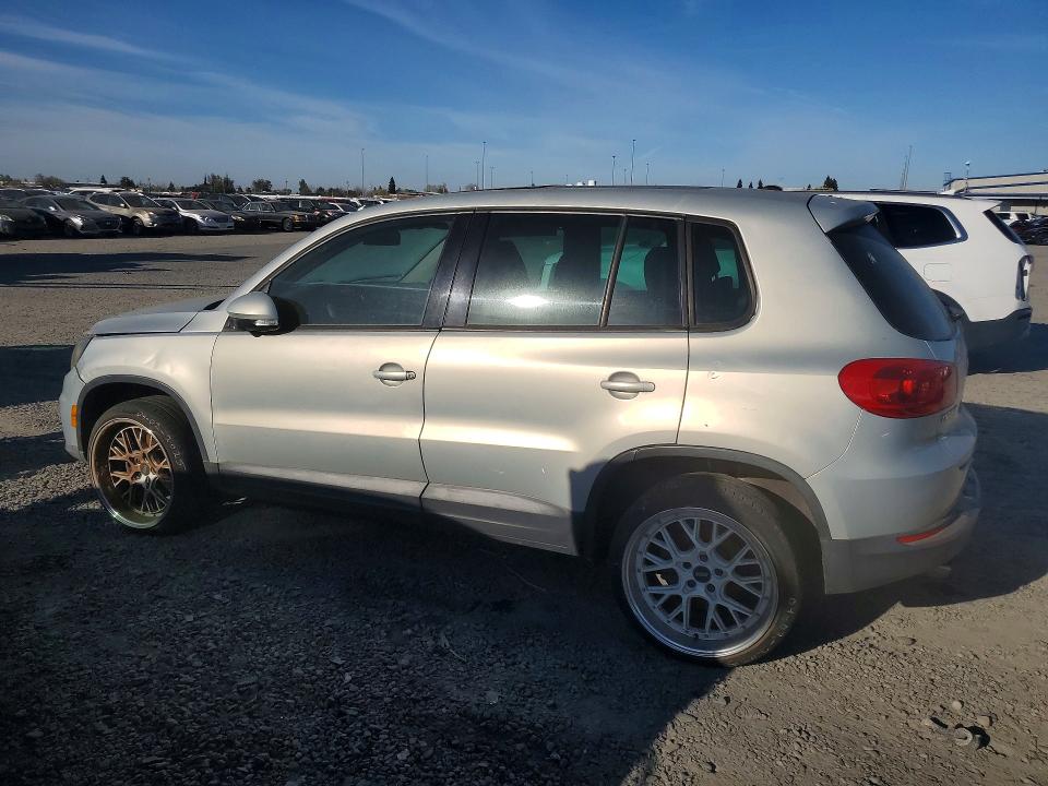 46070426 :رقم المزاد ، WVGBV7AX6CW600808 vin ، 2012 Volkswagen Tiguan مزاد بيع