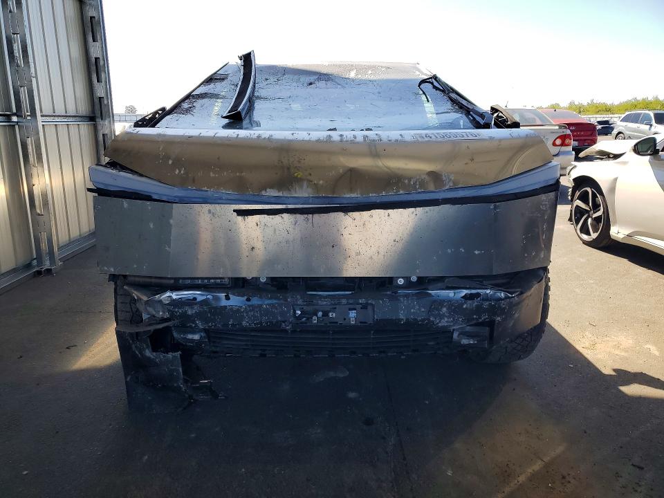 41589576 :رقم المزاد ، 7G2CEHED0RA016281 vin ، 2024 Tesla Cybertruck مزاد بيع
