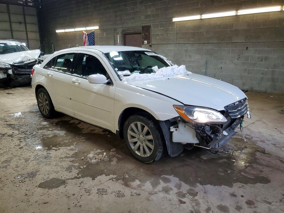 46203496 :رقم المزاد ، 1C3CCBBBXDN760982 vin ، 2013 Chrysler 200 مزاد بيع