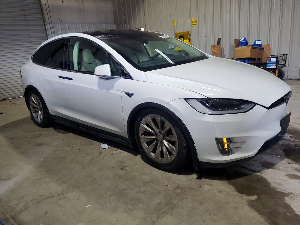 77919785 :رقم المزاد ، 5YJXCDE29HF043692 vin ، 2017 Tesla Model X مزاد بيع