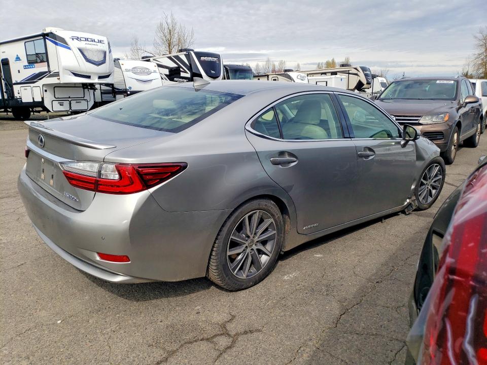 46332276 :رقم المزاد ، JTHBW1GG5J2169029 vin ، 2018 Lexus Es 300h مزاد بيع