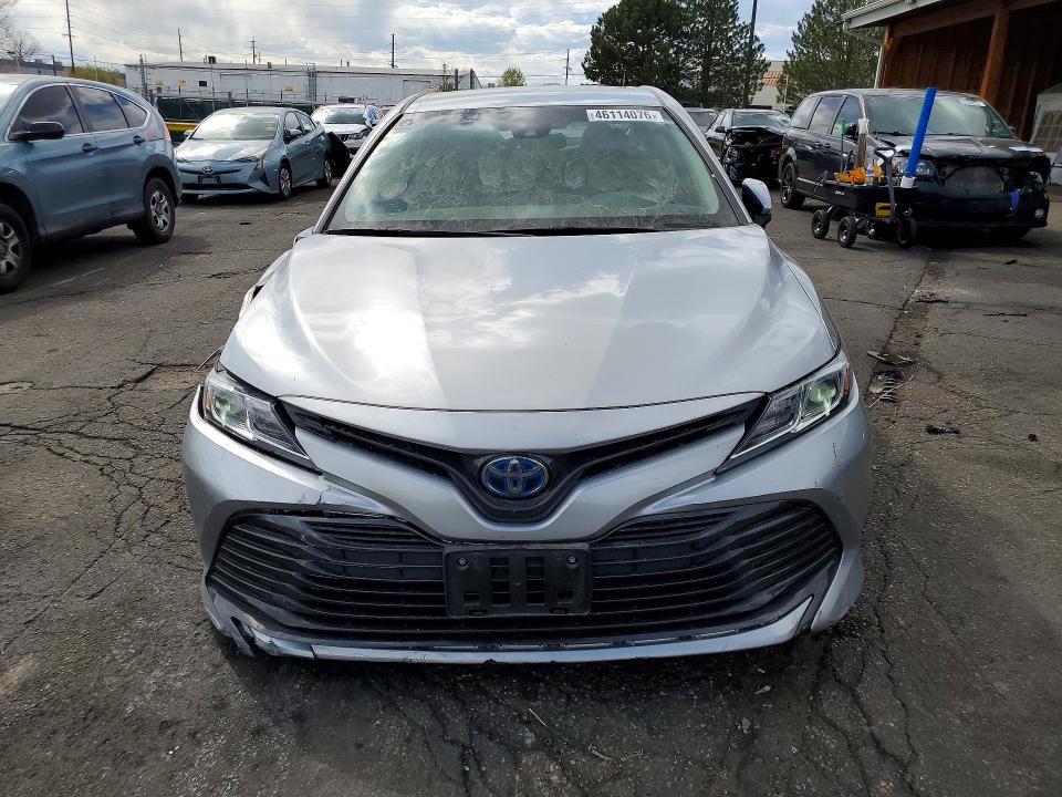 2018 Toyota Camry Hybrid მანქანა იყიდება აუქციონზე, vin: 4T1B31HK3JU504642, აუქციონის ნომერი: 46114076