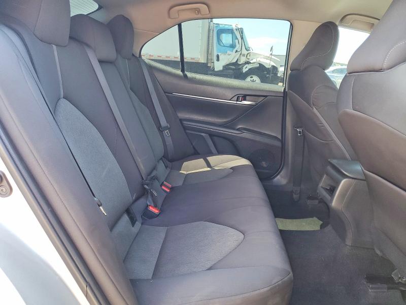 47303916 :رقم المزاد ، 4T1C11AK7NU027725 vin ، 2022 Toyota Camry مزاد بيع