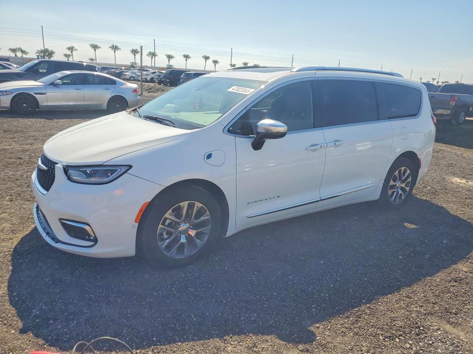 2025 Chrysler Pacifica მანქანა იყიდება აუქციონზე, vin: 2C4RC1N75SR505454, აუქციონის ნომერი: 47022866