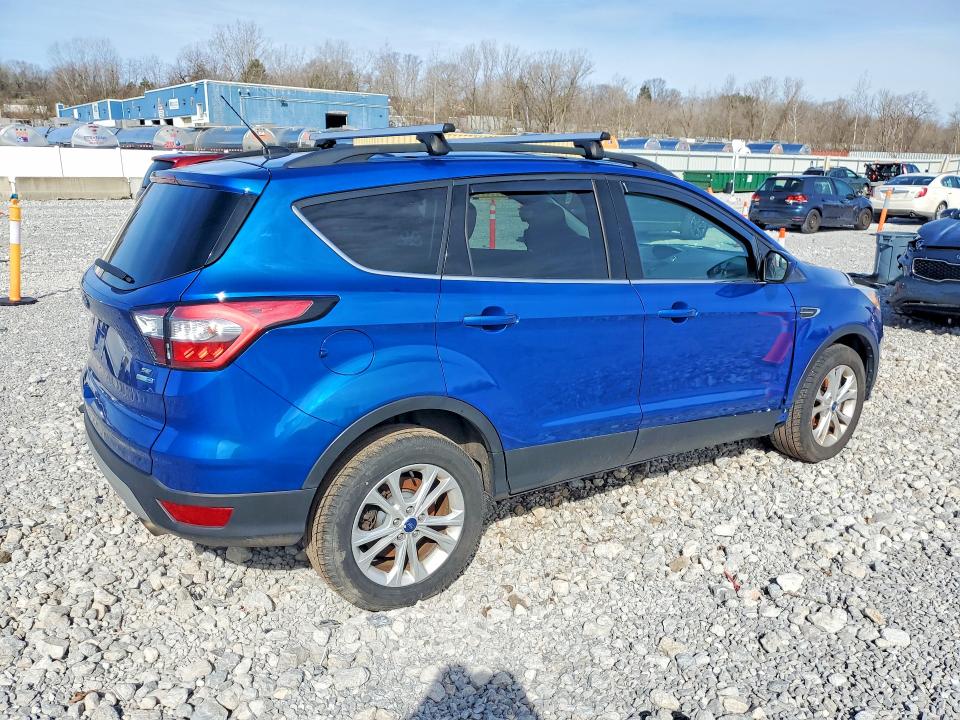 47351216 :رقم المزاد ، 1FMCU9GD5JUC61967 vin ، 2018 Ford Escape مزاد بيع