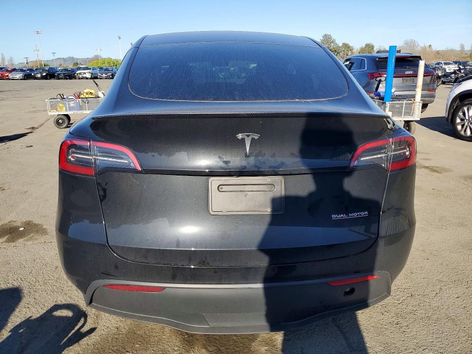 42011456 :رقم المزاد ، 7SAYGDEF7PF712412 vin ، 2023 Tesla Model Y مزاد بيع