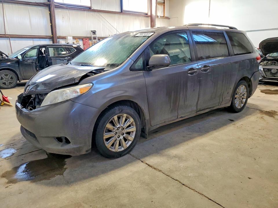 79624065 :رقم المزاد ، 5TDJK3DC3BS022630 vin ، 2011 Toyota Sienna مزاد بيع