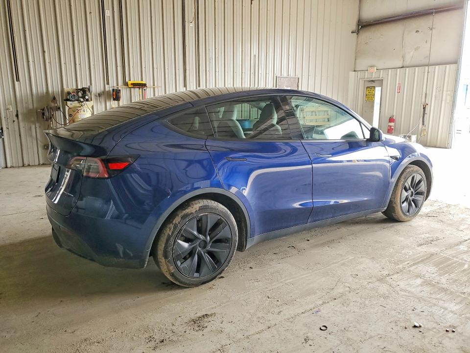 Продажа на аукционе авто 2024 Tesla Model Y, vin: 7SAYGAEE2RF211789, номер лота: 45984246