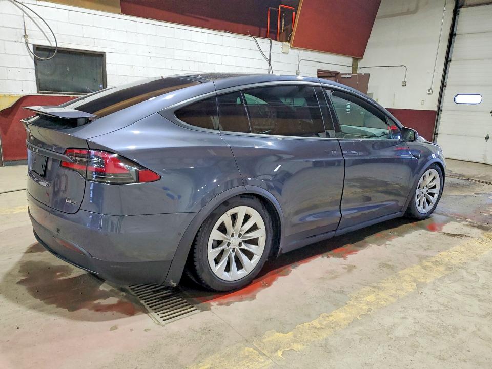46483666 :رقم المزاد ، 5YJXCBE25HF043595 vin ، 2017 Tesla Model X مزاد بيع