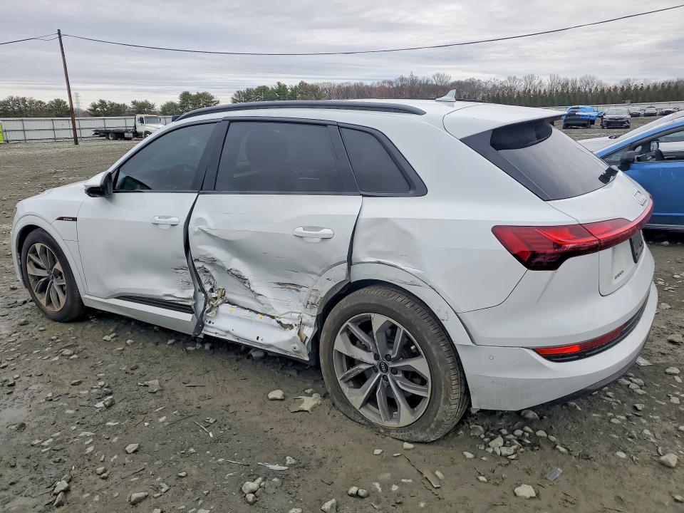 2021 Audi E-tron მანქანა იყიდება აუქციონზე, vin: WA1LAAGE7MB027265, აუქციონის ნომერი: 47544696
