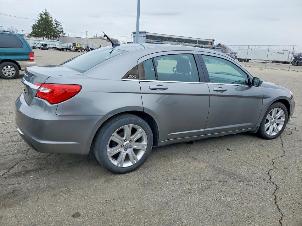 46767896 :رقم المزاد ، 1C3BC1FG9BN613061 vin ، 2011 Chrysler 200 مزاد بيع