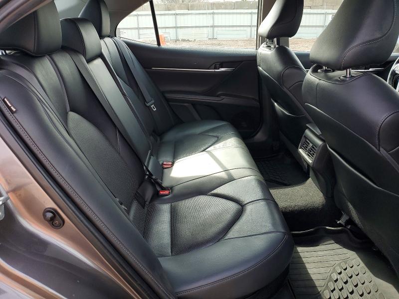 47260796 :رقم المزاد ، 4T1F31AK2MU020090 vin ، 2021 Toyota Camry Hybrid مزاد بيع